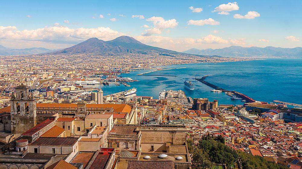 In Neapel hat man den Vesuv immer im Blick 