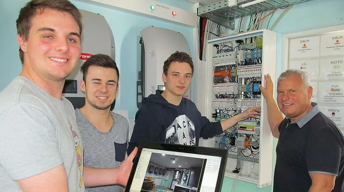 Alexander Grossmann (im Vordergrund) beschäftigt sich mit intelligenter Energie
