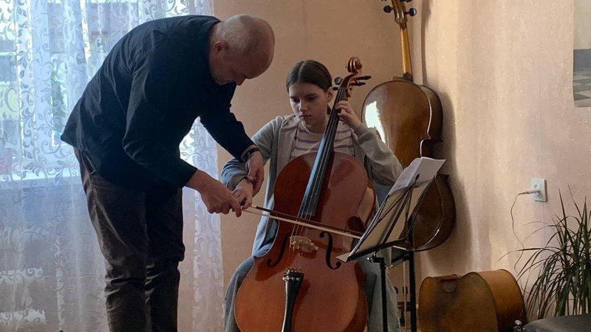 Der gebürtige Predinger Meinhard Holler unterrichtete in der Ukraine Cello