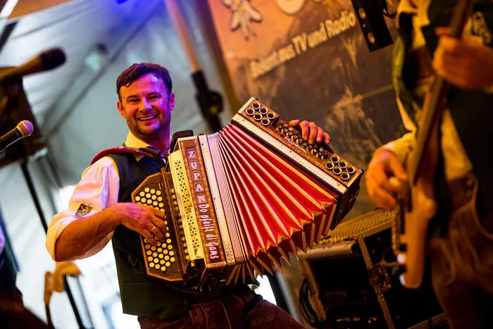 Pein. Musikalisch sorgten die „Gamskampla“ für ordentlich Stimmung unter den Gästen.