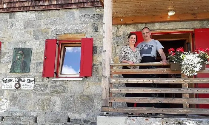 Hüttenwirt Bernd Fuchsloch mit seiner Frau Pia