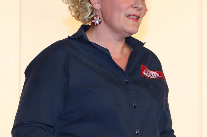 Die neue Obfrau Martina Flaschberger berüßte die zahlreichen Besucher im ausverkauften Kultursaal in Steuerberg.