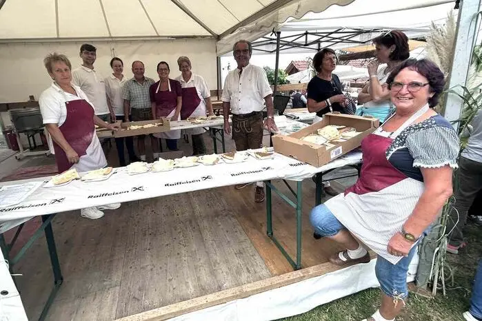 Die Feuerwehr von Frutten-Gießelsdorf unter der Leitung von Christian Weiß und Andreas Fauster hat mit ihrem 150-köpfigen Team in tagelanger Arbeit das Festgelände vorbereitet. Und Gründer Manfred Seidl und Franz List helfen immer noch gerne mit