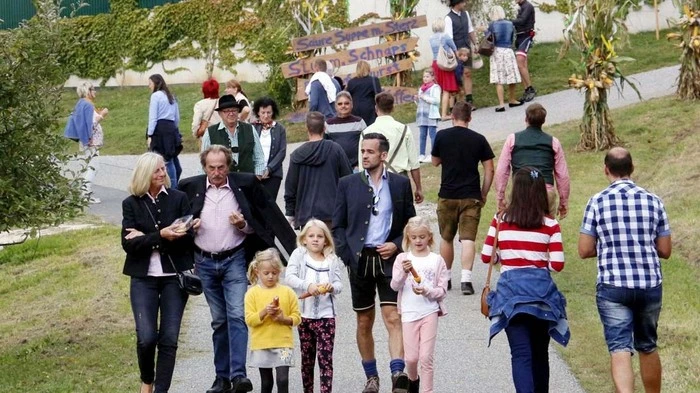 Zum zünftigen Weinpress-Fest kamen auch in diesem Jahr...
