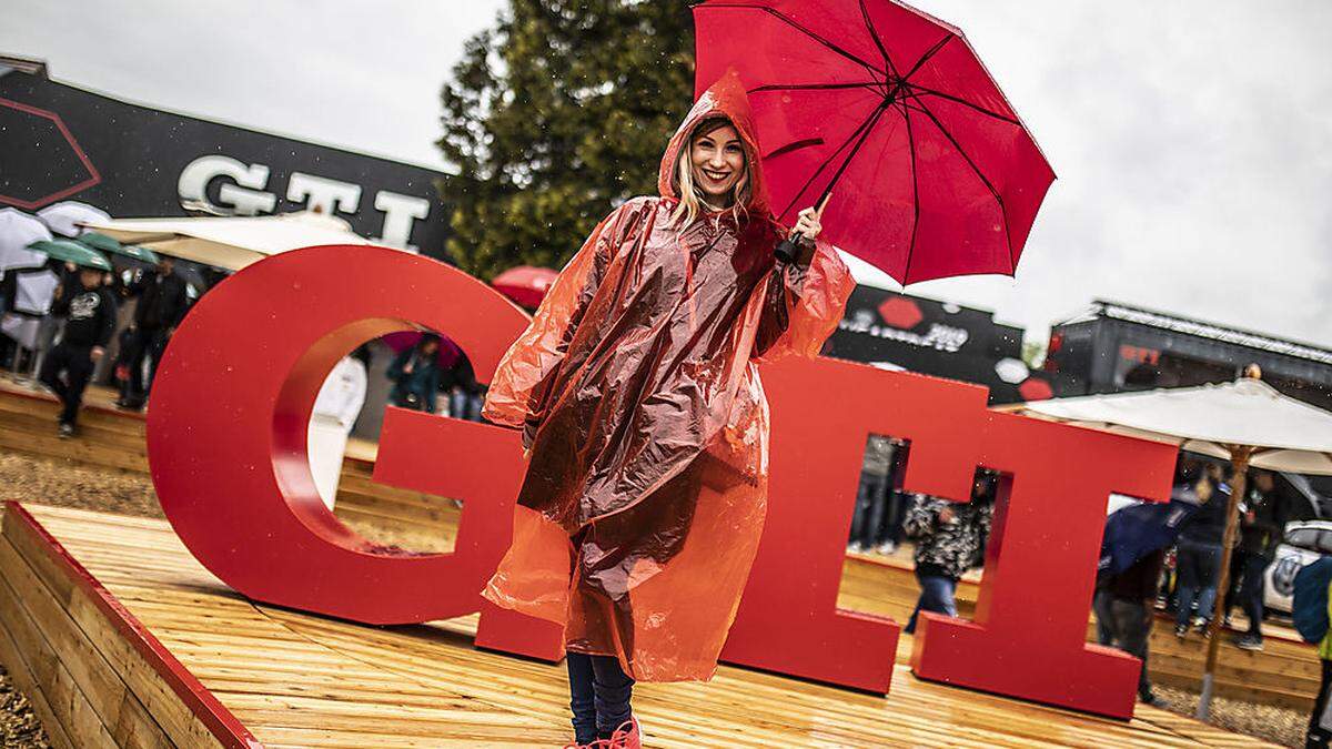 Der Regen konnt dieser Besucherin aus den Niederlanden nicht die Laune verderben