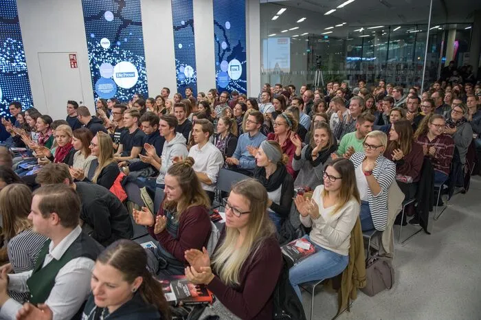 Im Styria Media Center Graz präsentierte Thomas Brezina seinen neuesten Wurf: das Buch "Alte Geister ruhen unsanft".