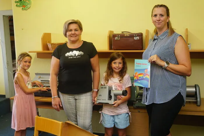 Marianne und Olivia Maier, Annika und Kathrin Starzacher. Der Basar ist noch bis einschließlich Samstag, dem 6. August geöffnet.