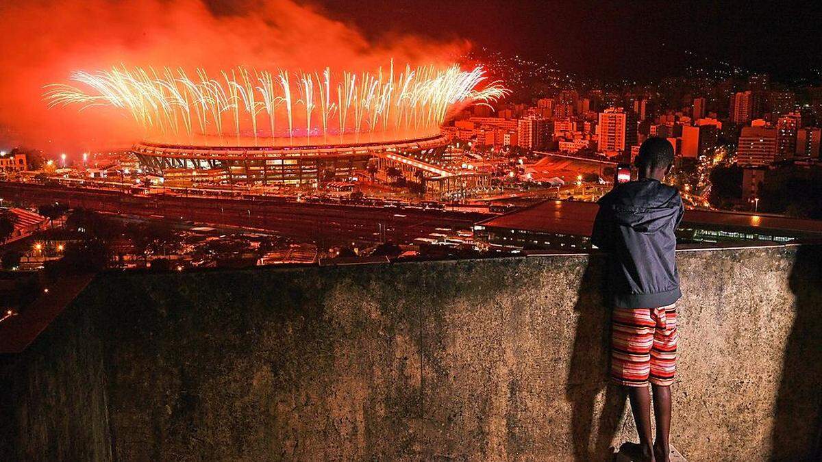 Blick aus den Favelas Richtung Maracana