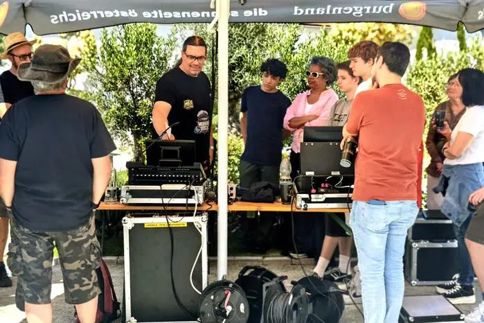 Schon am Nachmittag lockten Workshops zu Gitarre, Schlagzeug und Tontechnik zahlreiche Besucher an
