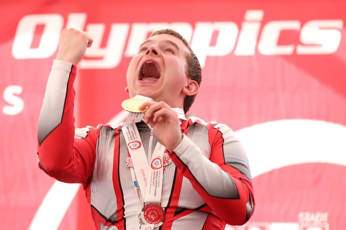 Riesige Freude über seine Medaille: Martin Schmid (AUT)