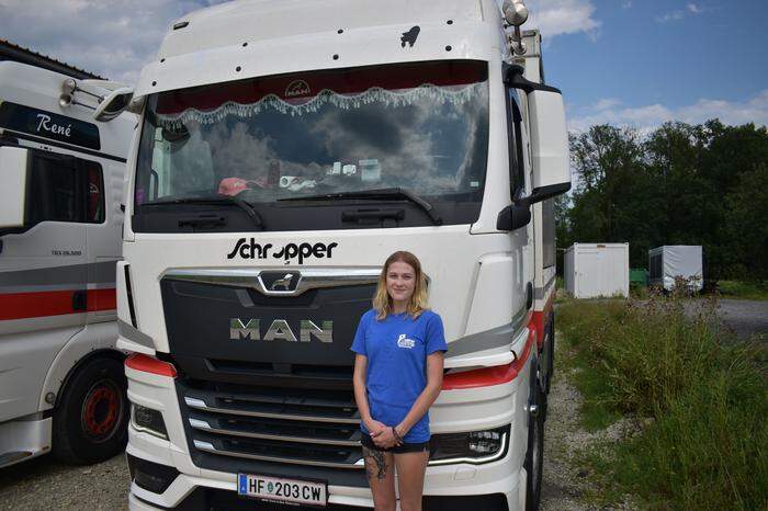 Der Lkw bedeutet Lena Retter viel - sie verknüpft damit auch viele Kindheitserinnerungen