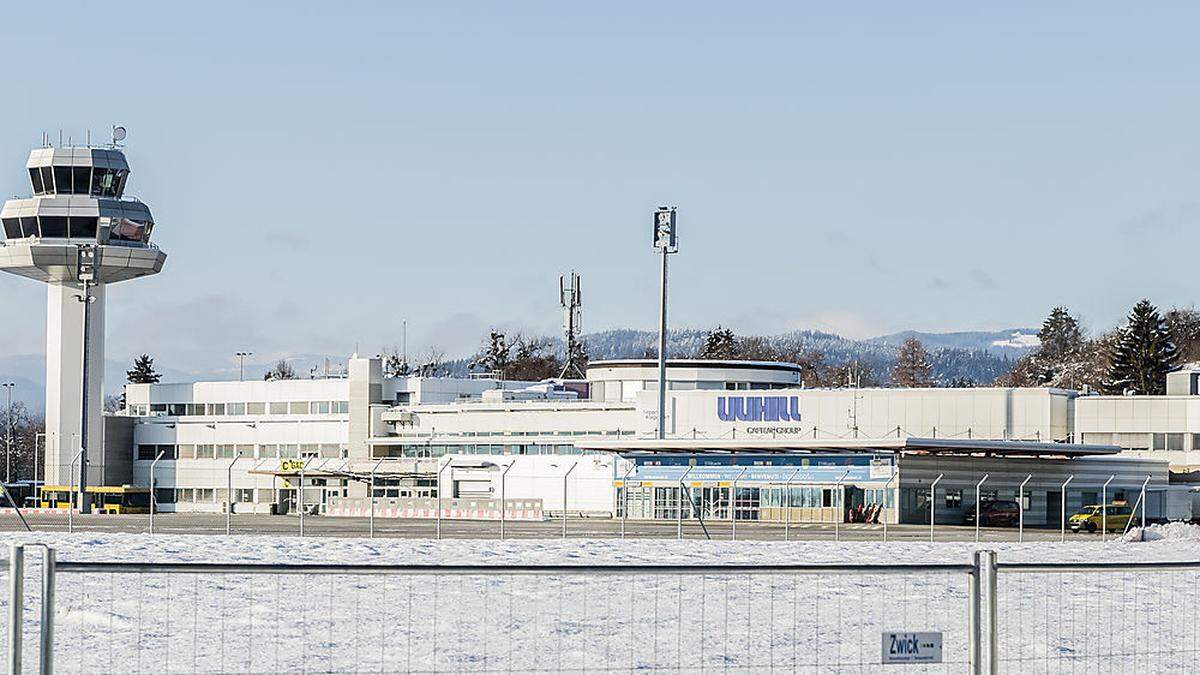 Nicht betriebsnotwendige Grundstücke am Flughafen Klagenfurt sollen verkauft werden - eine Ausschreibung soll nicht stattfinden
