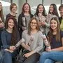 Die Schülerinnen der 3. HL-Klasse der HLW Krieglach mit ihrer Lehrerin Marlies Leitenbauer (r.) 