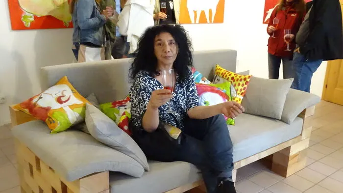 Die Eröffnung des KOMM.ST Festivals war auch heuer wieder eine Kombination zweier Veranstaltungen: Zum einen startete das Festival mit der Vernissage der Austellung von Luisa Celentano im KOMM.ST LAB, zum anderen mit dem Konzert von den „Resisters“ im Zetzbach-Stüberl.