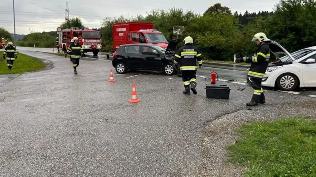 Die Feuerwehr Empersdorf sicherte und reinigte die Unfallstelle auf der B 73
