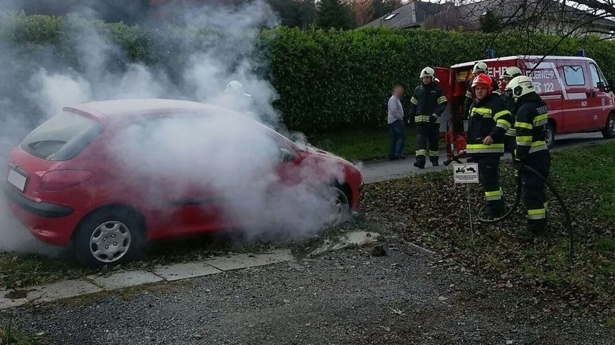 Im Motorraum des Wagens war das Feuer ausgebrochen