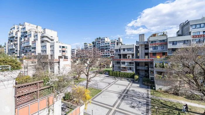 Die Planung für die futuristische Vision einer urbanen Siedlung mit Haus im Haus-Konzept startete die Werkgruppe schon 1965.