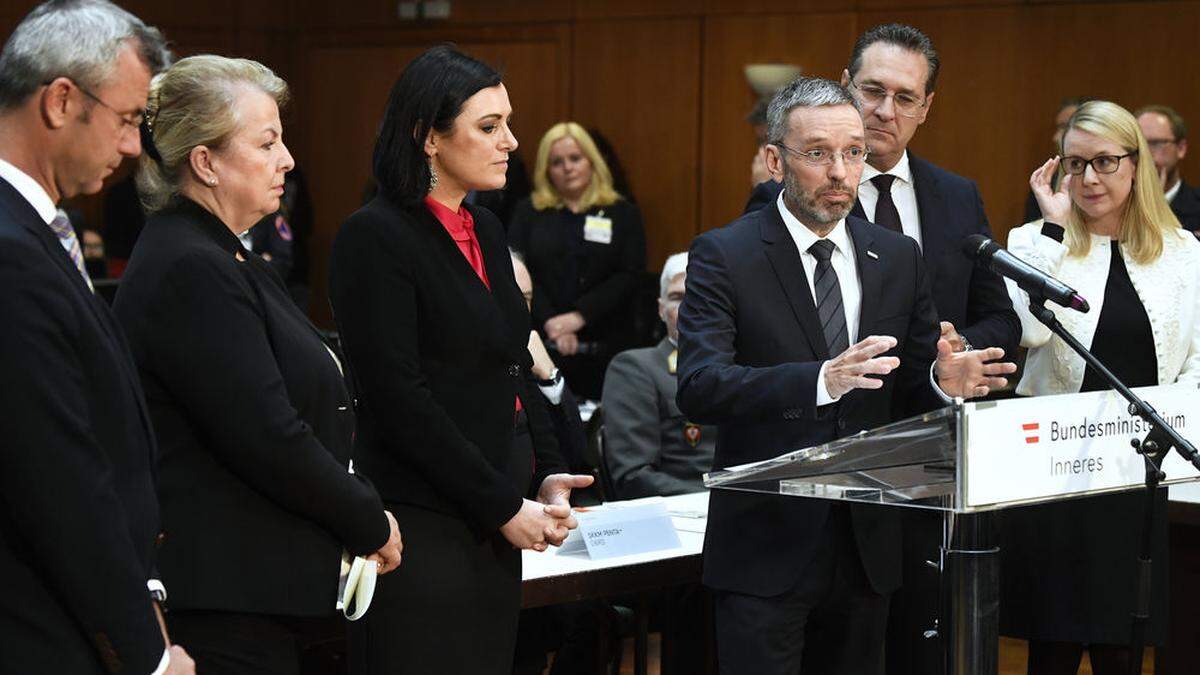 Bei der Abschluss-Pressekonferenz zu &quot;Helios&quot;