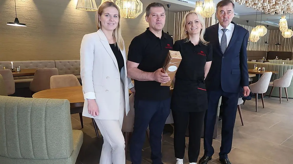 Heribert Krammer (rechts) und Michelle Waldner (links) begrüßten Familie Rastoder im ece