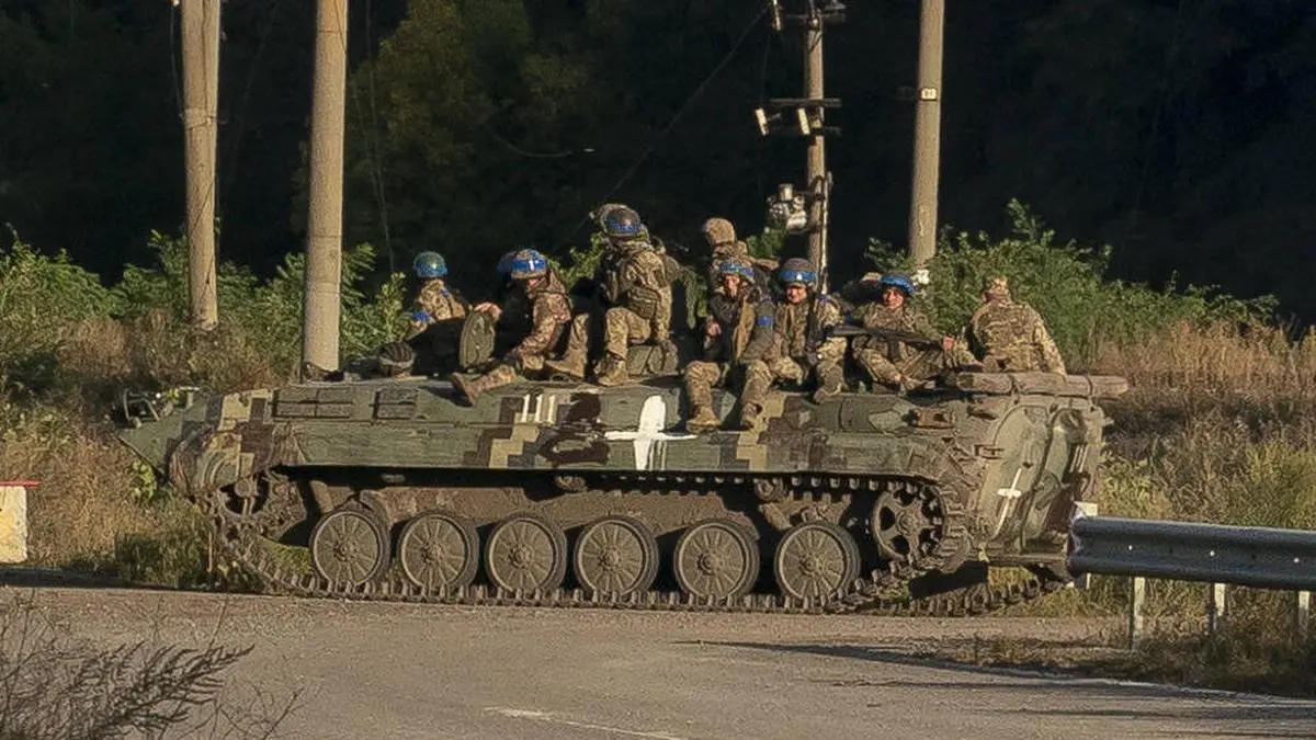 September 9, 2022, Kharkiv, Ukraine: Ukrainian forces move through the Kharkiv region during the Russia-Ukraine war southeast of Kharkiv, Ukraine on September 9, 2022. Ukraine has retaken large areas in the Kharkiv region this week. Kharkiv Ukraine - ZUMAr101 20220909_zaf_r101_037 Copyright: xDavidxRyderx 