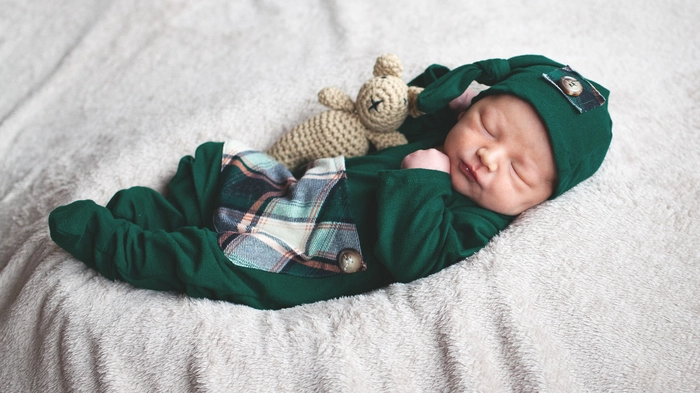 Friedlich schlummert Clemens (3390 g, 50 cm)  beim ersten Fotoshooting. Der entzückende Bub tat am 24. August um 10.50 Uhr im LKH Wolfsberg seinen ersten Schrei.  Sehr stolz sind die Eltern Martine Kainz und Martin Guntschnig aus St. Margarethen. Auch Bruder Lorenz (1) freut sich über den neuen Spielgefährten. 