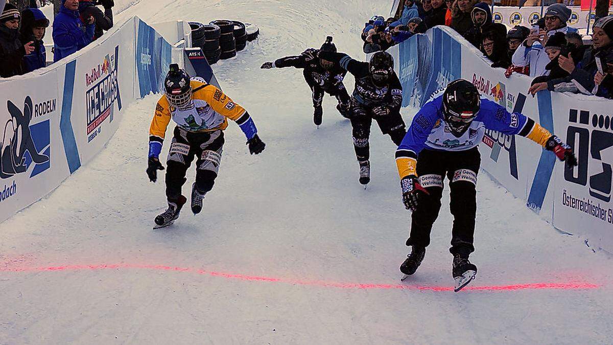 Voller Einsatz bis zur Ziellinie: Den Zusehern entlang der Rodelbahn Winterleiten wurde beim Ice-Cross- Rennen so einiges geboten