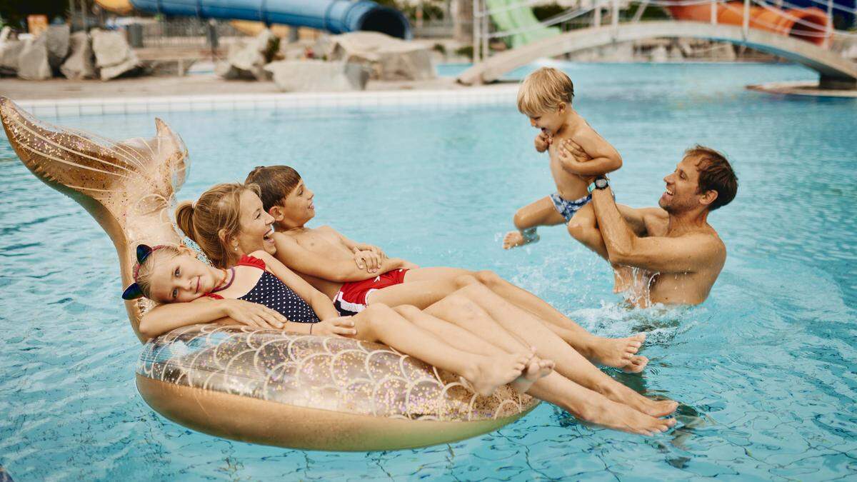 Das wird ein Spaß! Die gigantische Poollandschaft der Sommer-Thermalriviera von Čatež lockt mit spritzigen Attraktionen für die ganze Familie 