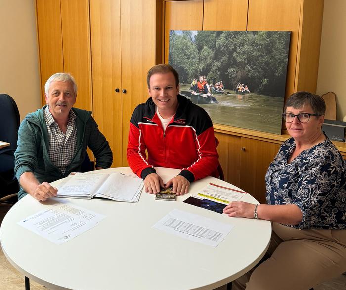 Naturpark-Koordinator Karl Kahr, Obmann und Bürgermeister Fabio Halb und Mitarbeiterin Monika Hierzer