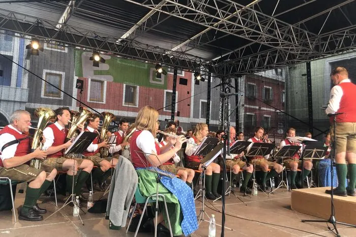 Auch die heimischen Kapellen waren dabei, zum Beispiel die Stadtkapelle Schladming