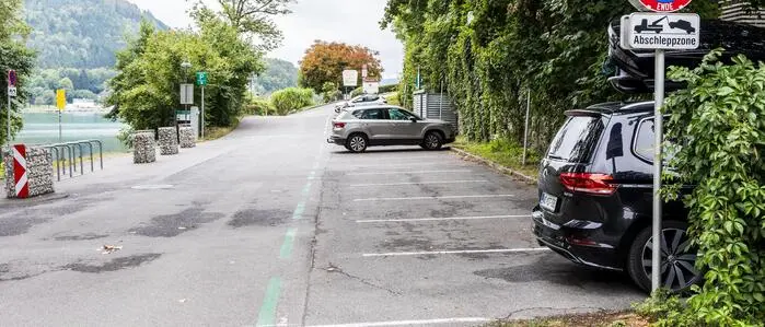 Diese Parkplätze befinden sich zwar im Bereich des Loretto-Bads, gehören aber der Stadt und fallen daher in eine andere Parkzone