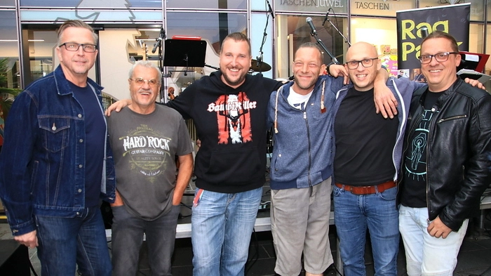Christian Zach, Ernst Zach, Harald Schliber, Jürgen Lernbeiß und Stefan „Waldi“ Waltersdorfer – bekannt als die heimische Gruppe „Rag Pack“ - begeisterten das Publikum mit echter und ehrlicher Country-Musik.