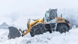 Der Parkplatz der Planaibahn wird freigeräumt