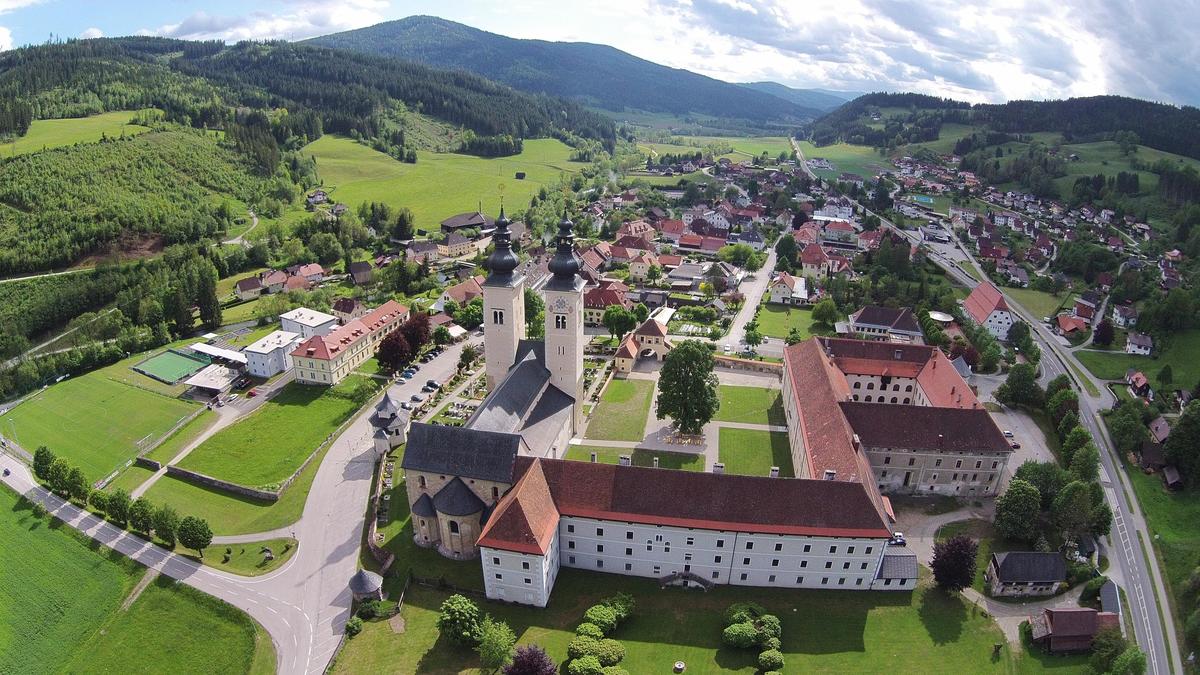 Das JUFA Hotel Gurk mit Stift und Dom ist einer der größten Frequenzbringer der Region