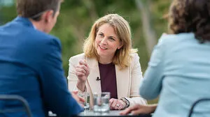 Neos-Chefin Beate Meinl-Reisinger will zur Entlastung auch Lohnnebenkosten senken