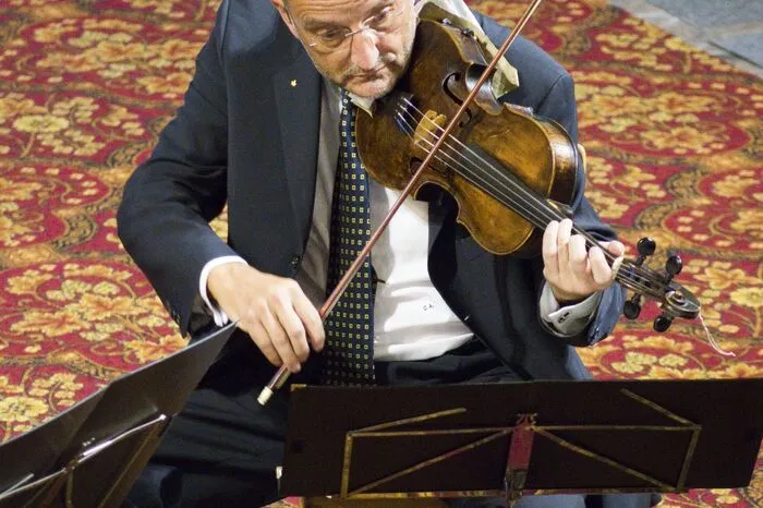 Gegründet wurde das Concilium musicum 1982 von Paul und Christoph Angerer. Ernst Schlader (Klarinette), Milan Nikolić (Violine), Christoph Angerer (Violine, Viola, Viola d’amore) und Elisabeth Zeiser (Violoncello) spielten auf historischen Instrumenten, die Klarinette war allerdings ein Nachbau aus Buchsbaumholz und gewickeltem Blatt.