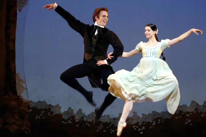 Die am Staatsballett Berlin auftretende Tänzerin wurde in der am Dienstag veröffentlichten Jahresumfrage der Fachzeitschrift "Tanz" unter internationalen Kritikern zur Favoritin gewählt.