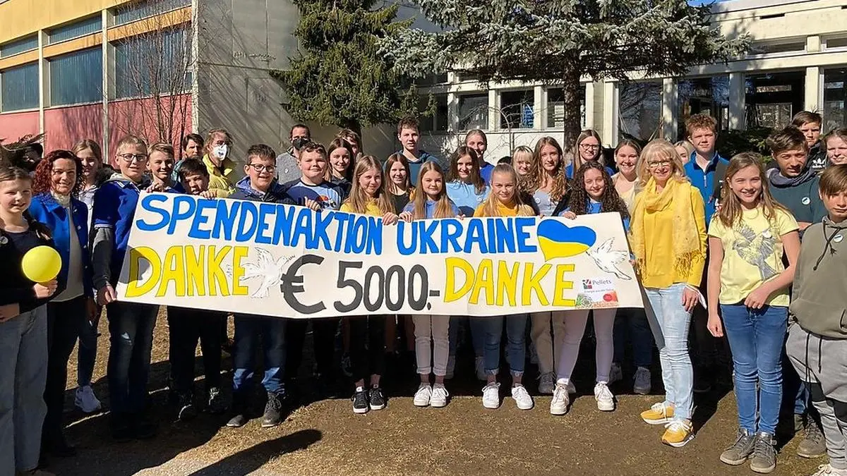 Schüler und Lehrerinnen der Musikmittelschule Wolfsberg