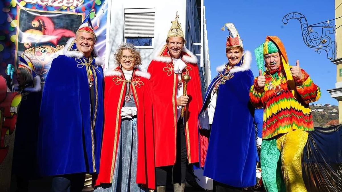 Bürgermeister Ingo Reisinger, Prinzessin Verena II., Prinz Mario I., Faschingskanzlerin Barbara Tiefengraber und Hofnarr Hannes