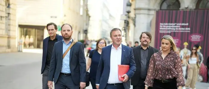 SPÖ-Bundesgeschäftsführer Klaus Seltenheim und SPÖ-Bundesparteivorsitzender Andreas Babler