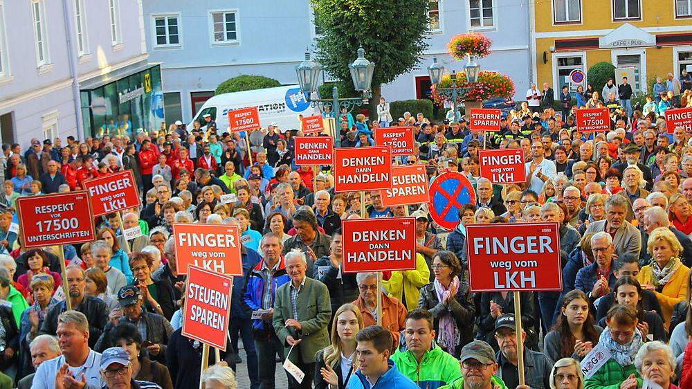 Demo in Rottenmann für Rottenmann: Die Menschen kämpfen um ihr Spital im Paltental	