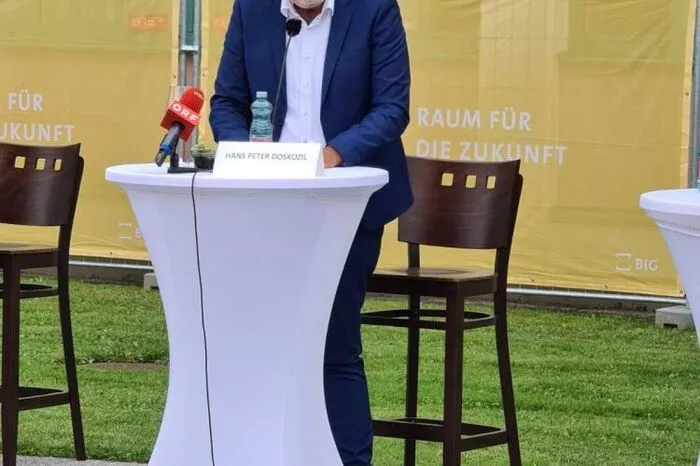 Landeshauptmann Hans Peter Doskozil betonte die Wichtigkeit des Schulstandorts Pinkafeld für die Region.