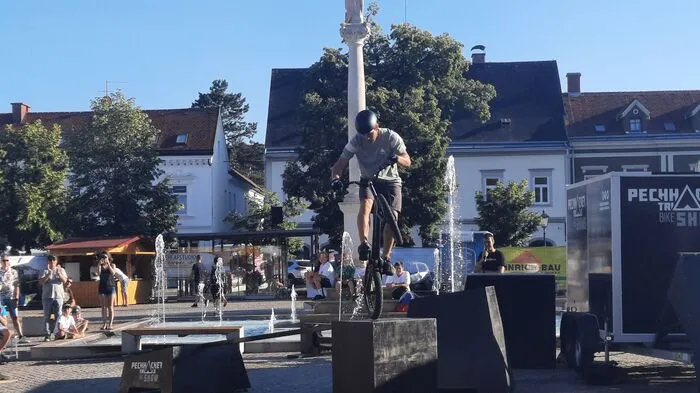 Talentierte „BMX“ und „Einrad“ Freestyler boten den großen wie kleinen Zuschauern und Zuschauerinnen spannende Radsportmomente.