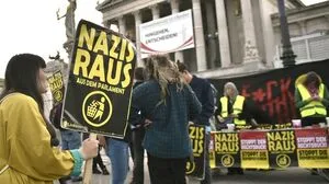 NR-WAHL: DEMONSTRATION VOR PARLAMENT
