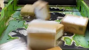 Pakte am Band | Ab 1. November soll die neue Abgabe für jedes im Internet bestellte und in die EU eingeführte Produkt gelten