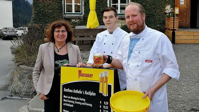 Adi Lercher (rechts) sieht das beschlossene Rauchverbot positiv
