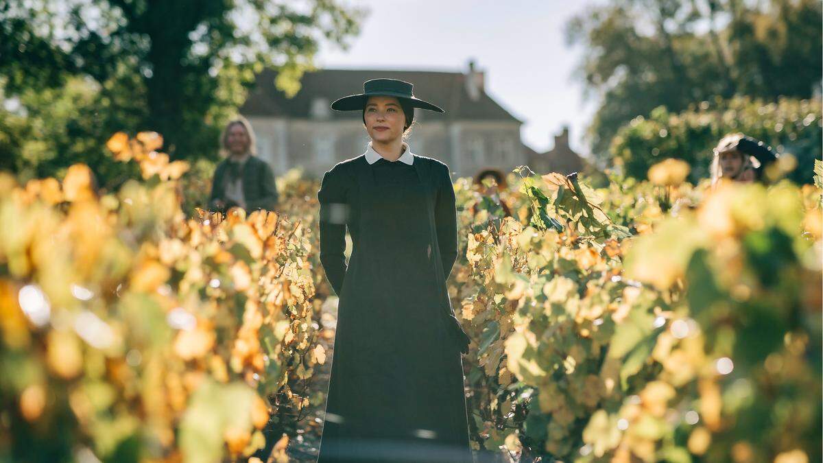 Thomas Napper erzählt die Geschichte von Barb-Nicole Clicquot, gespielt von „Haley Bennett“