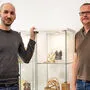 Von links: Richard Stocker und Christian Dobernig mit Lasercuttingarbeiten