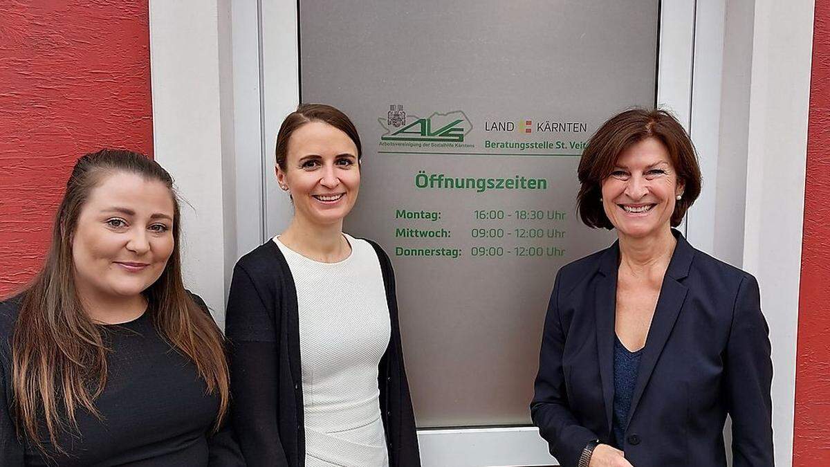 Claudia Scheibner (rechts) mit Mitarbeiterinnen der Beratungsstelle in St. Veit: Anna-Marie Oparian und Martina Schönleitner