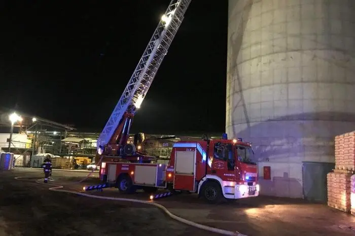 Die Feuerwehren St.Michael, Proleb, Niklasdorf und BTF VA Donawitz wurden zusätzlich alarmiert. Zu diesem Zeitpunkt waren sechs Feuerwehren mit über 70 Mann mit Spezialgeräten im Einsatz.  