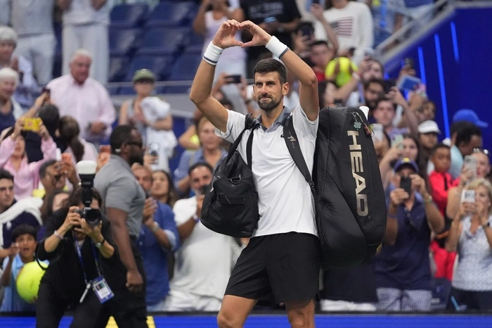  Der Grand-Slam-Rekordsieger verlor am Sonntag in einem dramatischen Spiel mit 6:7(5:7),7:5,6:4,2:6,1:6 gegen den argentinischen Außenseiter Mariano Navone. 
